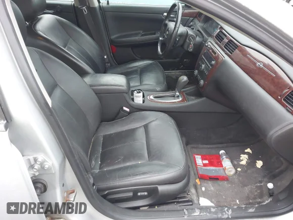 ✅ 2010 Chevrolet Impala LT • VIN: 2G1WB5EK2A1218354 • Lot: 44394847. Wystawiony na IAAI z przebiegiem 216 622 mil. Bezpłatny archiwum sprzedaży aukcyjnych z USA i szczegółowy raport historii pojazdu na DreamBid. Zdjęcie 5.