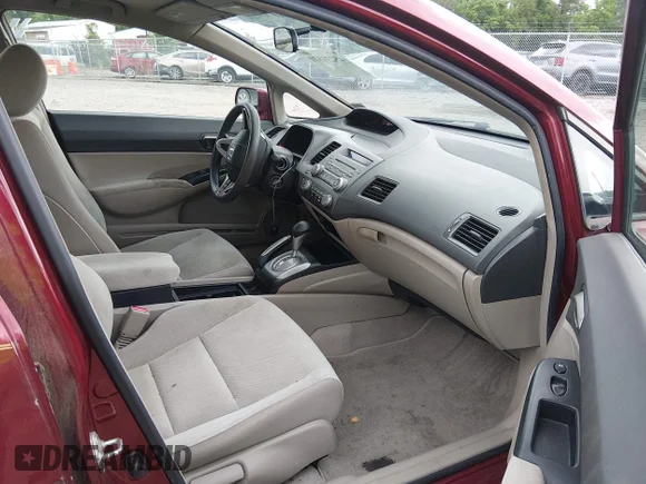 ✅ 2010 Honda Civic LX • VIN: 2HGFA1F56AH548373 • Lot: 45231871. Wystawiony na IAAI z przebiegiem 206 832 mil. Bezpłatny archiwum sprzedaży aukcyjnych z USA i szczegółowy raport historii pojazdu na DreamBid. Zdjęcie 5.