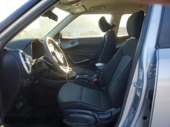 ✅ 2020 Kia Soul S • VIN: KNDJ23AU5L7055248 • Lot: 77298585. Wystawiony na Copart z przebiegiem 94 876 mil. Bezpłatny archiwum sprzedaży aukcyjnych z USA i szczegółowy raport historii pojazdu na DreamBid. Zdjęcie 7.