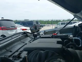 ✅ 2020 Chevrolet Silverado 1500 RST • VIN: 1GCUYEED5LZ107631 • Lot: 42546146. Wystawiony na IAAI z przebiegiem 106 756 mil. Bezpłatny archiwum sprzedaży aukcyjnych z USA i szczegółowy raport historii pojazdu na DreamBid. Zdjęcie 19.