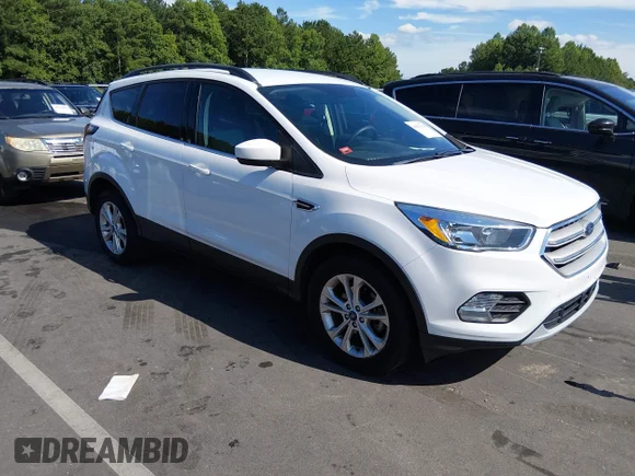 ✅ 2018 Ford Escape SE • VIN: 1FMCU0GD3JUC28817 • Lot: 45621110. Wystawiony na IAAI z przebiegiem 168 735 mil. Bezpłatny archiwum sprzedaży aukcyjnych z USA i szczegółowy raport historii pojazdu na DreamBid. Zdjęcie 1.