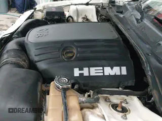 ✅ 2009 Chrysler 300 C Hemi • VIN: 2C3KA63T39H512072 • Lot: 41947196. Wystawiony na IAAI z przebiegiem 181 336 mil. Bezpłatny archiwum sprzedaży aukcyjnych z USA i szczegółowy raport historii pojazdu na DreamBid. Zdjęcie 20.