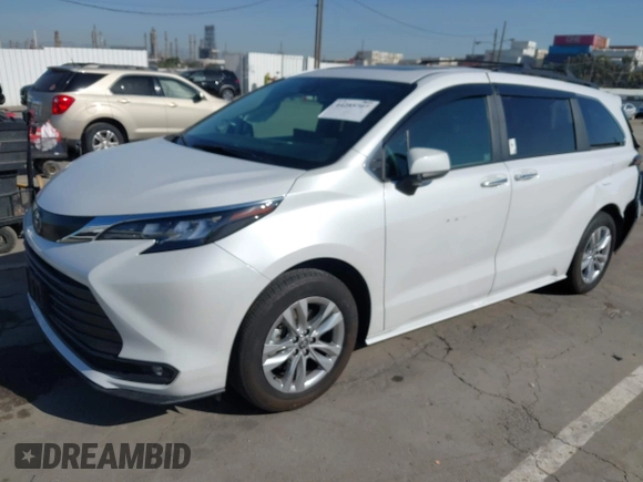✅ 2025 Toyota Sienna XLE • VIN: 5TDJRKEC5SS253341 • Lot: 44285707. Wystawiony na IAAI z przebiegiem 24 511 mil. Bezpłatny archiwum sprzedaży aukcyjnych z USA i szczegółowy raport historii pojazdu na DreamBid. Zdjęcie 2.