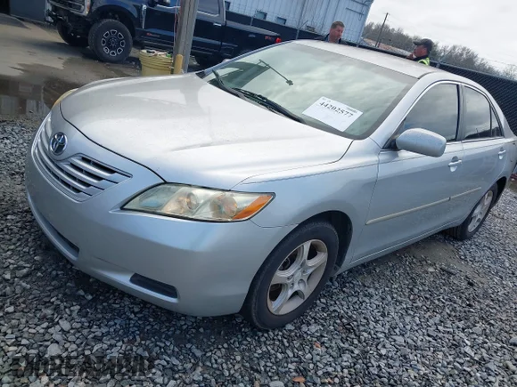 ✅ 2007 Toyota Camry XLE • VIN: 4T1BK46K37U558037 • Lot: 44202577. Wystawiony na IAAI z przebiegiem 207 406 mil. Bezpłatny archiwum sprzedaży aukcyjnych z USA i szczegółowy raport historii pojazdu na DreamBid. Zdjęcie 2.