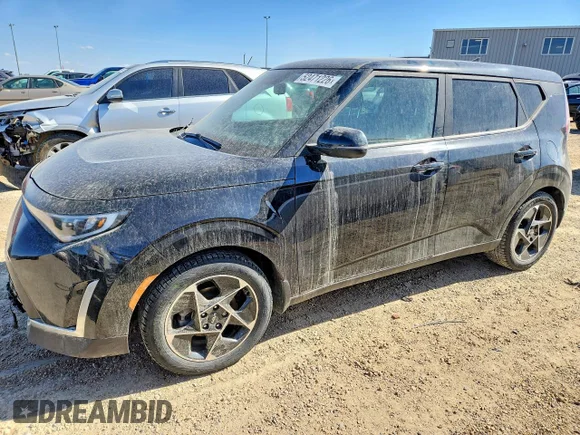 ✅ 2023 Kia Soul EX • VIN: KNDJ33AU3P7863617 • Лот: 52471226. Опубліковано раніше на Copart з пробігом 79 858 миль. Безкоштовний доступ до архіву аукціонних продажів зі США та докладний звіт про історію автомобіля на DreamBid. Зображення 1.
