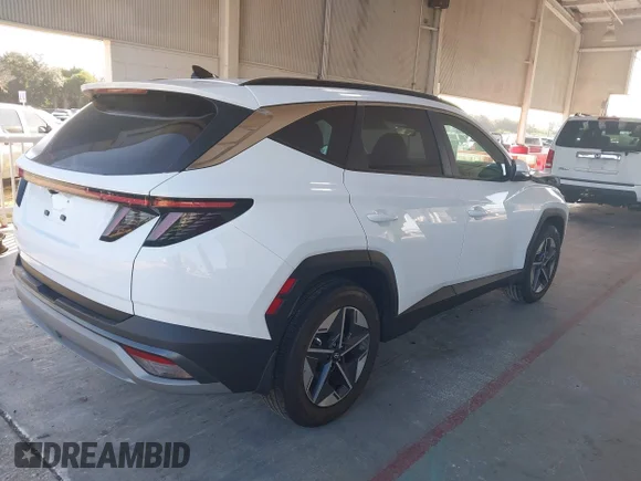 ✅ 2025 Hyundai Tucson SEL Convenience • VIN: 5NMJC3DE0SH517787 • Lot: 43998195. Wystawiony na IAAI z przebiegiem 15 547 mil. Bezpłatny archiwum sprzedaży aukcyjnych z USA i szczegółowy raport historii pojazdu na DreamBid. Zdjęcie 4.