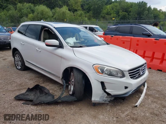 ✅ 2015 Volvo XC60 T5 Drive-E Premier Plus • VIN: YV440MDC7F2601302 • Lot: 43013606. Wystawiony na IAAI z przebiegiem 139 119 mil. Bezpłatny archiwum sprzedaży aukcyjnych z USA i szczegółowy raport historii pojazdu na DreamBid. Zdjęcie 1.