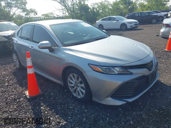 ✅ 2020 Toyota Camry LE • VIN: 4T1C11BK4LU002339 • Лот: 45489381. Опубликован ранее на IAAI с пробегом 107 430 миль. Бесплатный доступ к архиву аукционных продаж из США и подробный отчёт об истории автомобиля на DreamBid. Изображение 1.