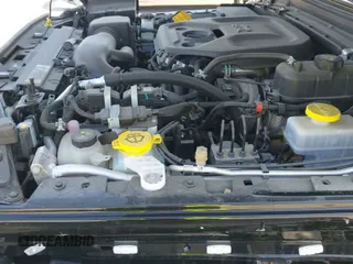 ✅ 2023 Jeep Wrangler Sahara • VIN: 1C4HJXEN5PW508257 • Lot: 42007569. Wystawiony na IAAI z przebiegiem 34 990 mil. Bezpłatny archiwum sprzedaży aukcyjnych z USA i szczegółowy raport historii pojazdu na DreamBid. Zdjęcie 21.