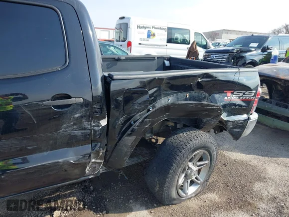 ✅ 2014 Toyota Tacoma PreRunner • VIN: 5TFJU4GN4EX063862 • Lot: 44386633. Wystawiony na IAAI z przebiegiem 250 831 mil. Bezpłatny archiwum sprzedaży aukcyjnych z USA i szczegółowy raport historii pojazdu na DreamBid. Zdjęcie 6.