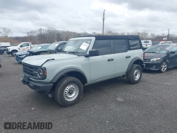 ✅ 2022 Ford Bronco Outer Banks • VIN: 1FMDE5BH9NLB39693 • Lot: 44525609. Wystawiony na IAAI z przebiegiem 38 109 mil. Bezpłatny archiwum sprzedaży aukcyjnych z USA i szczegółowy raport historii pojazdu na DreamBid. Zdjęcie 2.