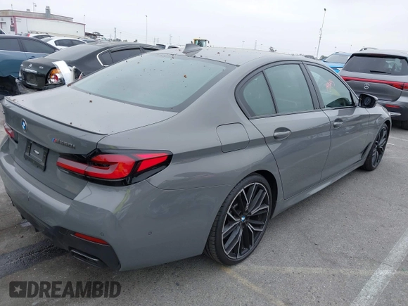 ✅ 2022 BMW 5 Series M550i xDrive • VIN: WBA13BK07NCL07995 • Lot: 42454963. Wystawiony na IAAI z przebiegiem 12 721 mil. Bezpłatny archiwum sprzedaży aukcyjnych z USA i szczegółowy raport historii pojazdu na DreamBid. Zdjęcie 4.