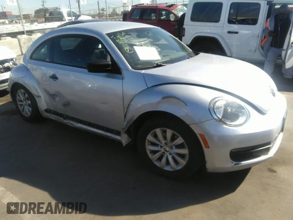 ✅ 2014 Volkswagen Beetle Entry • VIN: 3VWF17AT8EM647708 • Lot: 32500001. Wystawiony na IAAI z przebiegiem 92 299 mil. Bezpłatny archiwum sprzedaży aukcyjnych z USA i szczegółowy raport historii pojazdu na DreamBid. Zdjęcie 1.
