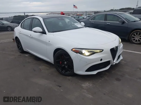 ✅ 2022 Alfa Romeo Giulia Veloce • VIN: ZARFAMBN1N7662696 • Лот: 44000540. Опубліковано раніше на IAAI з пробігом 28 716 миль. Безкоштовний доступ до архіву аукціонних продажів зі США та докладний звіт про історію автомобіля на DreamBid. Зображення 1.