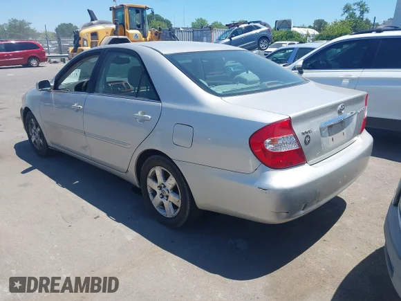 ✅ 2004 Toyota Camry LE • VIN: 4T1BE30K74U829753 • Лот: 45143929. Опубликован ранее на IAAI с пробегом 227 661 миль. Бесплатный доступ к архиву аукционных продаж из США и подробный отчёт об истории автомобиля на DreamBid. Изображение 3.