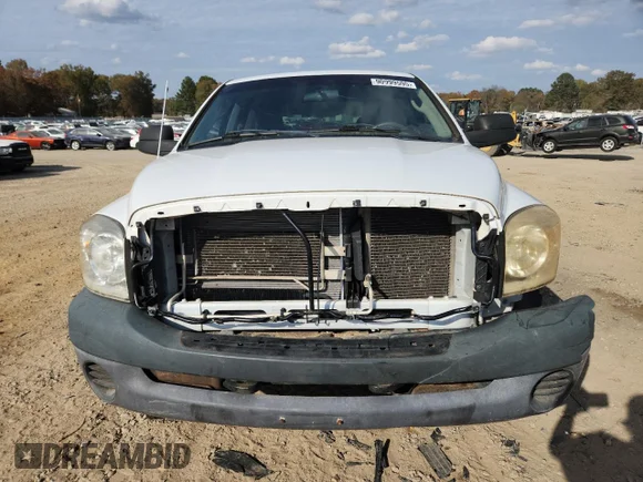 ✅ 2008 Dodge 1500 ST • VIN: 1D7HU18258J137918 • Lot: 90999595. Wystawiony na Copart z przebiegiem 251 672 mil. Bezpłatny archiwum sprzedaży aukcyjnych z USA i szczegółowy raport historii pojazdu na DreamBid. Zdjęcie 5.