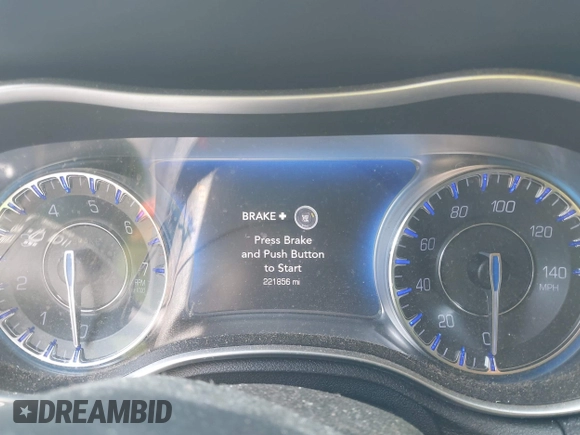 ✅ 2015 Chrysler 300 Limited • VIN: 2C3CCAAG9FH930168 • Lot: 44949339. Wystawiony na IAAI z przebiegiem 221 856 mil. Bezpłatny archiwum sprzedaży aukcyjnych z USA i szczegółowy raport historii pojazdu na DreamBid. Zdjęcie 7.