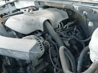 2005 Chevrolet Suburban LS z VIN 1GNFK16ZX5J202174, wystawiony jako IAAI lot #42670445 z przebiegiem 228 129 mil mil oraz . Historia ofert i sprzedaży dostępna na DreamBid. Obrazek 16.