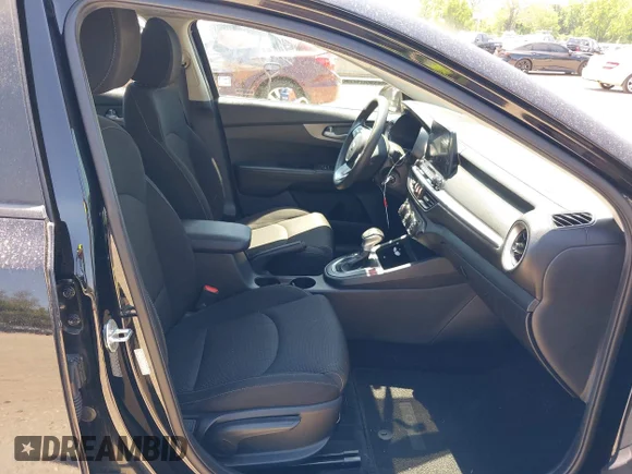 ✅ 2021 Kia Forte LXS • VIN: 3KPF24AD6ME403023 • Лот: 45166913. Опубліковано раніше на IAAI з пробігом 178 575 миль. Безкоштовний доступ до архіву аукціонних продажів зі США та докладний звіт про історію автомобіля на DreamBid. Зображення 5.