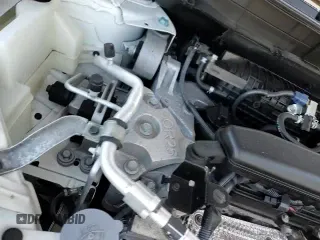 ✅ 2018 Nissan Rogue SV • VIN: 5N1AT2MV2JC823148 • Lot: 82520335. Wystawiony na Copart z przebiegiem 71 095 mil. Bezpłatny archiwum sprzedaży aukcyjnych z USA i szczegółowy raport historii pojazdu na DreamBid. Zdjęcie 16.