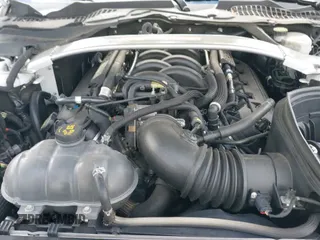 ✅ 2017 Ford Mustang Shelby GT350 • VIN: 1FA6P8JZ1H5523310 • Lot: 41575570. Wystawiony na IAAI z przebiegiem 60 122 mil. Bezpłatny archiwum sprzedaży aukcyjnych z USA i szczegółowy raport historii pojazdu na DreamBid. Zdjęcie 19.