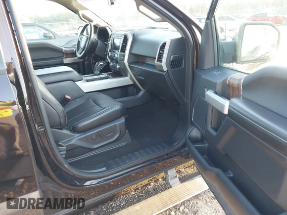 ✅ 2019 Ford F-150 Lariat • VIN: 1FTEW1E46KFB12436 • Lot: 44586952. Wystawiony na IAAI z przebiegiem 49 902 mil. Bezpłatny archiwum sprzedaży aukcyjnych z USA i szczegółowy raport historii pojazdu na DreamBid. Zdjęcie 5.
