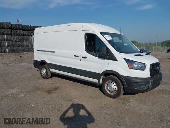 ✅ 2024 Ford Transit Cargo • VIN: 1FTBR2C81RKA98906 • Лот: 45129880. Опубліковано раніше на IAAI з пробігом 39 660 миль. Безкоштовний доступ до архіву аукціонних продажів зі США та докладний звіт про історію автомобіля на DreamBid. Зображення 1.