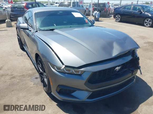 ✅ 2024 Ford Mustang EcoBoost • VIN: 1FA6P8TH8R5126117 • Лот: 45299839. Опубликован ранее на IAAI с пробегом 27 998 миль. Бесплатный доступ к архиву аукционных продаж из США и подробный отчёт об истории автомобиля на DreamBid. Изображение 1.