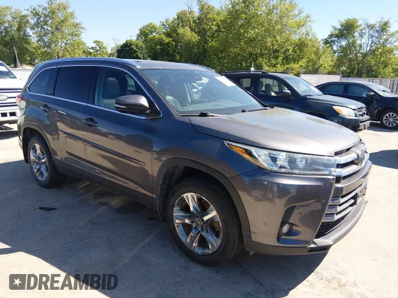 ✅ 2018 Toyota Highlander Limited Platinum • VIN: 5TDDZRFH3JS488433 • Лот: 45089042. Опубликован ранее на IAAI с пробегом 175 946 миль. Бесплатный доступ к архиву аукционных продаж из США и подробный отчёт об истории автомобиля на DreamBid. Изображение 1.