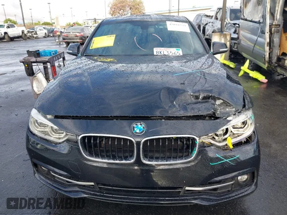 ✅ 2018 BMW 3 Series 330i • VIN: WBA8B9G53JNU99011 • Lot: 45018739. Wystawiony na IAAI z przebiegiem 105 695 mil. Bezpłatny archiwum sprzedaży aukcyjnych z USA i szczegółowy raport historii pojazdu na DreamBid. Zdjęcie 12.
