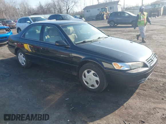 ✅ 1998 Toyota Camry • VIN: 4TLDF22K7WU065653 • Лот: 44574241. Опубликован ранее на IAAI с пробегом 229 297 миль. Бесплатный доступ к архиву аукционных продаж из США и подробный отчёт об истории автомобиля на DreamBid. Изображение 1.