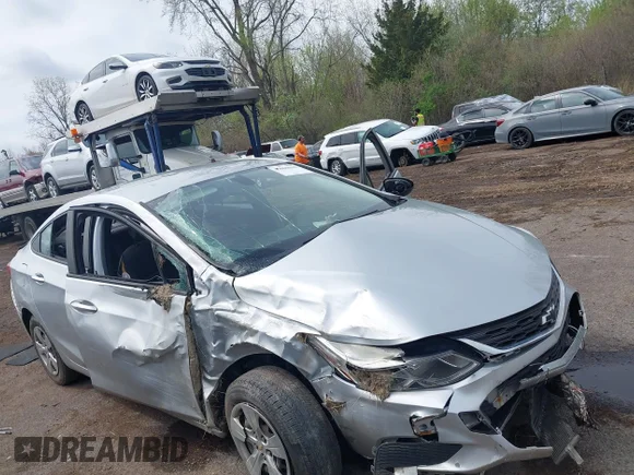 ✅ 2018 Chevrolet Cruze LS • VIN: 1G1BC5SMXJ7172924 • Lot: 44860610. Wystawiony na IAAI z przebiegiem 133 543 mil. Bezpłatny archiwum sprzedaży aukcyjnych z USA i szczegółowy raport historii pojazdu na DreamBid. Zdjęcie 6.