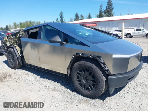 ✅ 2024 Tesla Cybertruck • VIN: 7G2CEHED2RA019151 • Lot: 42063891. Wystawiony na IAAI z przebiegiem 5 208 mil. Bezpłatny archiwum sprzedaży aukcyjnych z USA i szczegółowy raport historii pojazdu na DreamBid. Zdjęcie 1.