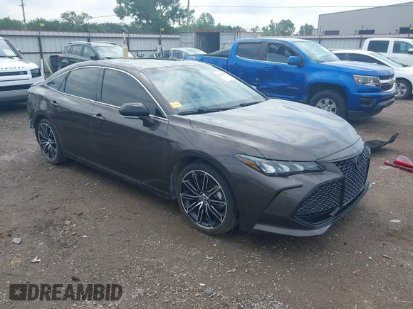 ✅ 2019 Toyota Avalon Limited • VIN: 4T1BZ1FB7KU017964 • Lot: 42976057. Wystawiony na IAAI z przebiegiem 132 287 mil. Bezpłatny archiwum sprzedaży aukcyjnych z USA i szczegółowy raport historii pojazdu na DreamBid. Zdjęcie 1.