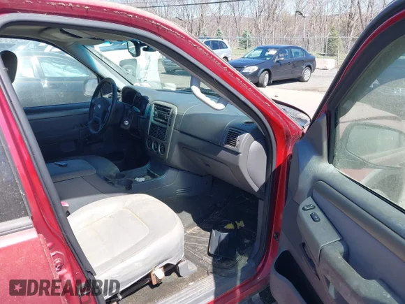 ✅ 2005 Ford Explorer XLT • VIN: 1FMZU73E65UB21946 • Lot: 41999169. Wystawiony na IAAI z przebiegiem 180 807 mil. Bezpłatny archiwum sprzedaży aukcyjnych z USA i szczegółowy raport historii pojazdu na DreamBid. Zdjęcie 5.