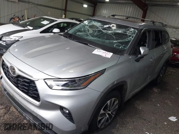 ✅ 2021 Toyota Highlander XLE • VIN: 5TDGZRBH4MS103985 • Lot: 44976827. Listed on IAAI with 59,734 mi. Free auction sales archive from the USA and detailed vehicle history report at DreamBid. Image 2.