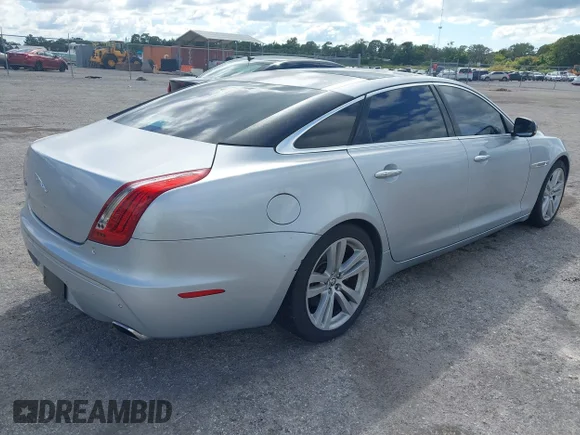 ✅ 2011 Jaguar XJ XJL • VIN: SAJWA2GB3BLV03163 • Lot: 43388934. Wystawiony na IAAI z przebiegiem 134 469 mil. Bezpłatny archiwum sprzedaży aukcyjnych z USA i szczegółowy raport historii pojazdu na DreamBid. Zdjęcie 4.