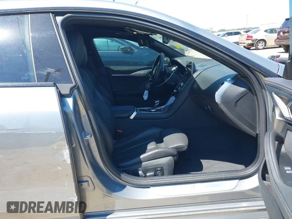 ✅ 2024 BMW 8 Series 840i • VIN: WBAGV2C03RCP18173 • Lot: 43185700. Wystawiony na IAAI z przebiegiem 20 825 mil. Bezpłatny archiwum sprzedaży aukcyjnych z USA i szczegółowy raport historii pojazdu na DreamBid. Zdjęcie 5.