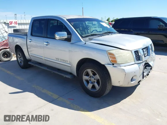 ✅ 2005 Nissan Titan LE • VIN: 1N6BA07A45N529530 • Lot: 42810975. Wystawiony na IAAI z przebiegiem 153 295 mil. Bezpłatny archiwum sprzedaży aukcyjnych z USA i szczegółowy raport historii pojazdu na DreamBid. Zdjęcie 1.