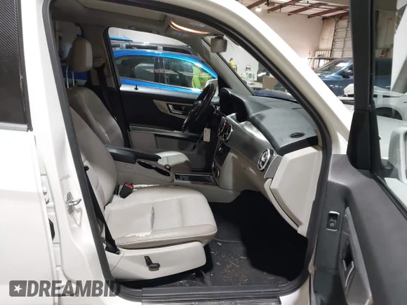 ✅ 2013 Mercedes-Benz GLK 350 • VIN: WDCGG5HB2DG102341 • Lot: 43724721. Wystawiony na IAAI z przebiegiem 149 484 mil. Bezpłatny archiwum sprzedaży aukcyjnych z USA i szczegółowy raport historii pojazdu na DreamBid. Zdjęcie 5.