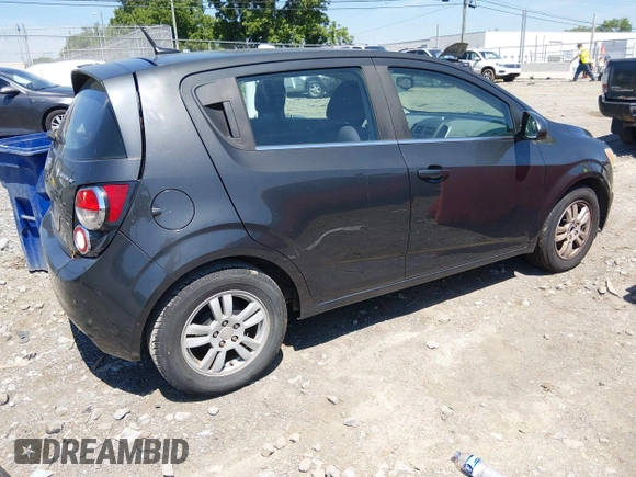 ✅ 2014 Chevrolet Sonic LT • VIN: 1G1JC6SH2E4220525 • Lot: 45306686. Wystawiony na IAAI z przebiegiem 127 946 mil. Bezpłatny archiwum sprzedaży aukcyjnych z USA i szczegółowy raport historii pojazdu na DreamBid. Zdjęcie 4.