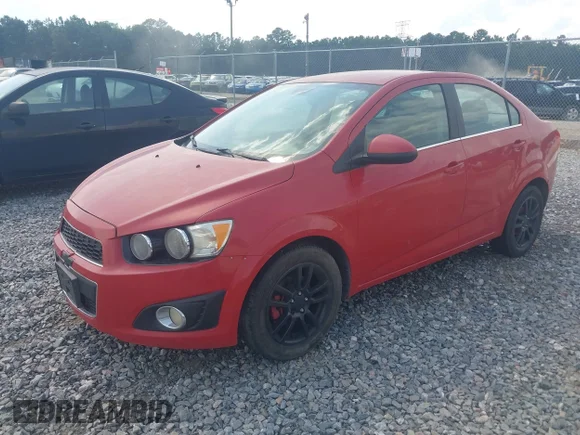 ✅ 2013 Chevrolet Sonic LT • VIN: 1G1JC5SH0D4133599 • Lot: 45490821. Wystawiony na IAAI z przebiegiem 162 943 mil. Bezpłatny archiwum sprzedaży aukcyjnych z USA i szczegółowy raport historii pojazdu na DreamBid. Zdjęcie 2.