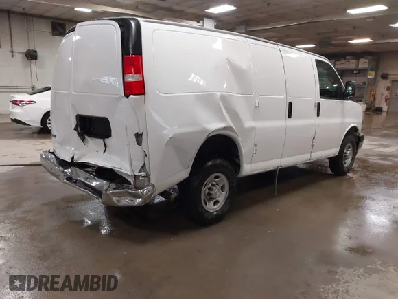 ✅ 2020 Chevrolet Express Cargo • VIN: 1GCWGAFP5L1266659 • Лот: 42067566. Опубликован ранее на IAAI с пробегом 122 413 миль. Бесплатный доступ к архиву аукционных продаж из США и подробный отчёт об истории автомобиля на DreamBid. Изображение 4.
