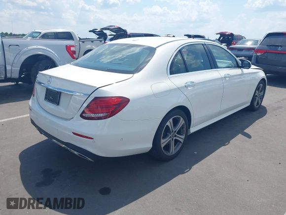 ✅ 2018 Mercedes-Benz E 300 • VIN: WDDZF4JB7JA331785 • Lot: 45181184. Wystawiony na IAAI z przebiegiem 116 611 mil. Bezpłatny archiwum sprzedaży aukcyjnych z USA i szczegółowy raport historii pojazdu na DreamBid. Zdjęcie 4.