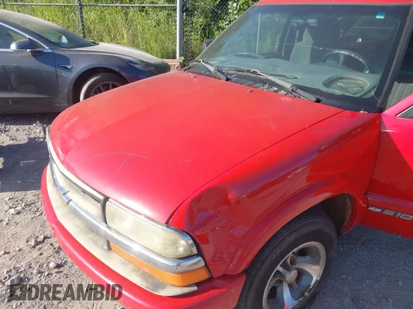 ✅ 2002 Chevrolet S-10 • VIN: 1GCCS145628222601 • Lot: 42828887. Wystawiony na IAAI z przebiegiem 215 225 mil. Bezpłatny archiwum sprzedaży aukcyjnych z USA i szczegółowy raport historii pojazdu na DreamBid. Zdjęcie 6.