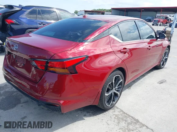 ✅ 2025 Nissan Altima SR • VIN: 1N4BL4CV3SN424136 • Лот: 45035908. Опубліковано раніше на IAAI з пробігом 1 848 миль. Безкоштовний доступ до архіву аукціонних продажів зі США та докладний звіт про історію автомобіля на DreamBid. Зображення 4.