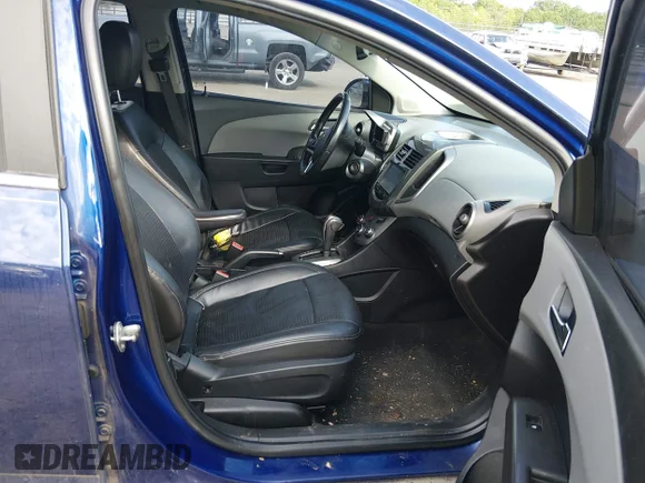 ✅ 2014 Chevrolet Sonic LTZ • VIN: 1G1JE5SBXE4176368 • Lot: 45281855. Wystawiony na IAAI z przebiegiem 139 688 mil. Bezpłatny archiwum sprzedaży aukcyjnych z USA i szczegółowy raport historii pojazdu na DreamBid. Zdjęcie 5.