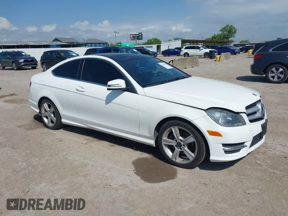 ✅ 2013 Mercedes-Benz C 250 • VIN: WDDGJ4HB9DG061679 • Lot: 45243053. Wystawiony na IAAI z przebiegiem 119 988 mil. Bezpłatny archiwum sprzedaży aukcyjnych z USA i szczegółowy raport historii pojazdu na DreamBid. Zdjęcie 1.