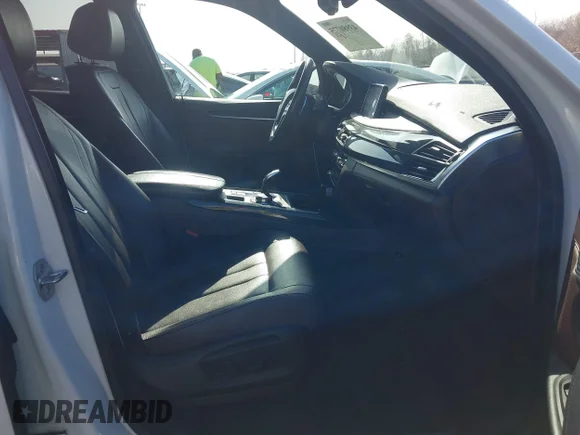 ✅ 2018 BMW X5 sDrive35i • VIN: 5UXKR2C50J0Z17537 • Lot: 43980775. Listed on IAAI with 125,273 mi. Free auction sales archive from the USA and detailed vehicle history report at DreamBid. Image 5.