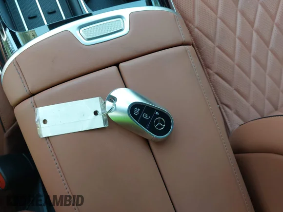 ✅ 2024 Mercedes-Benz S 580 • VIN: W1K6G7GB1RA280207 • Lot: 43116353. Wystawiony na IAAI z przebiegiem 8 225 mil. Bezpłatny archiwum sprzedaży aukcyjnych z USA i szczegółowy raport historii pojazdu na DreamBid. Zdjęcie 11.